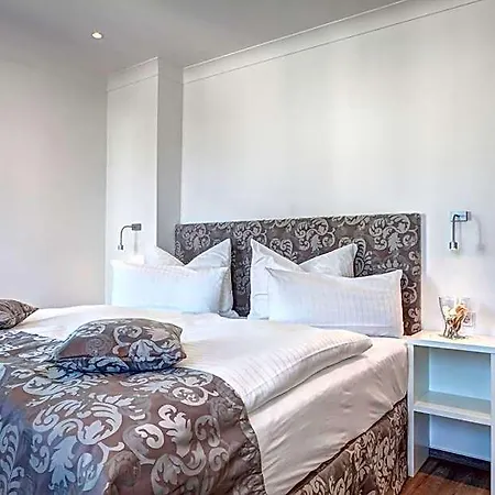 Otel Lea *